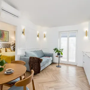 https://tyzenhauz-apartments.krakowhotelspoland.com